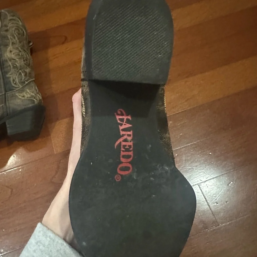 Laredo Brown Heeled Boots with Embroidered Design - Picture 7 of 7